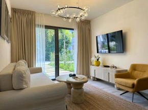 1 BR Ocean View Apartment in Tracadero